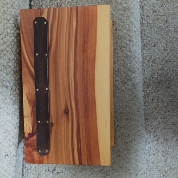 Vintage Handcrafted Small Jewelry Box/Chest - Picture 10 of 12